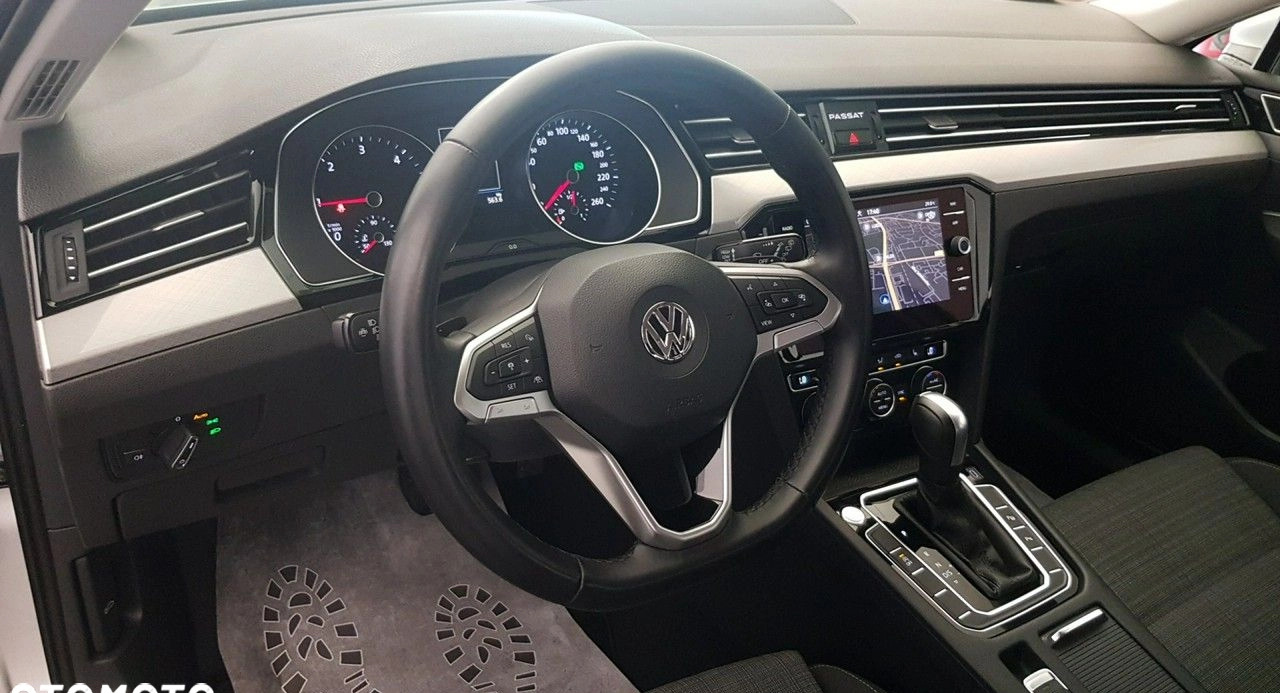 Volkswagen Passat cena 126900 przebieg: 74000, rok produkcji 2019 z Golina małe 562